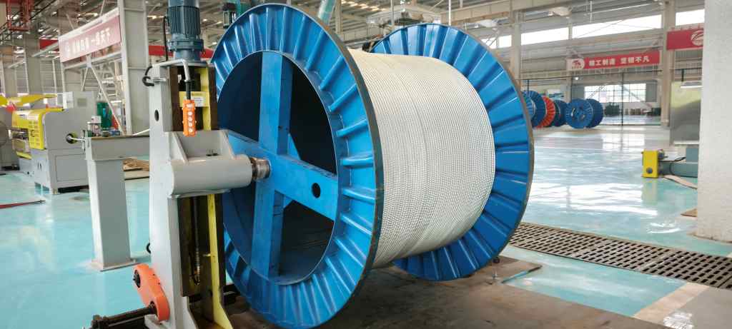 PV1-F光伏电缆材质：特性、优势及在光伏领域的关键作用